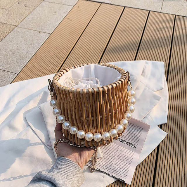 OOVOV Summer Beach Rattan Bag for Women Basket Circle Crossbody Handwoven Purse Clutch Vacation Pearl Totes Bag