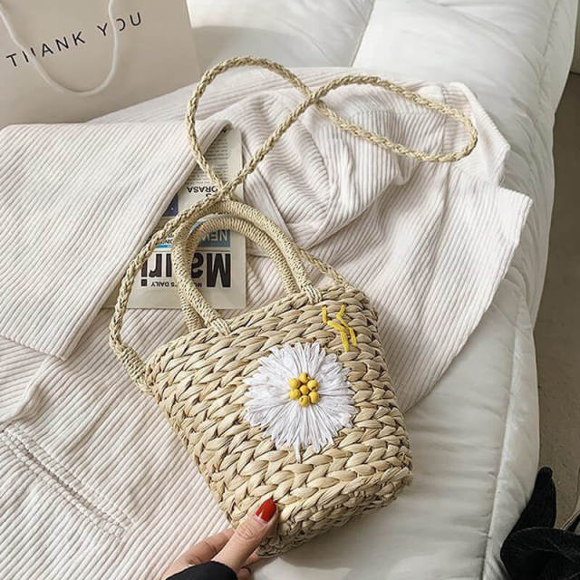 OOVOV Women Summer Tote Bag Handwoven Beach Handbag Daisy Shoulder Bag Bucket Straw Bag