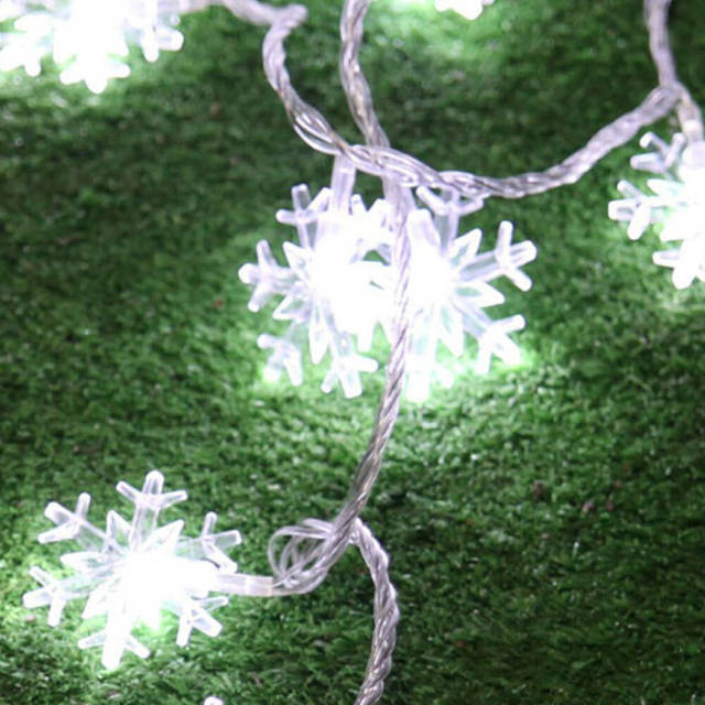 OOVOV Snowflake String Lights 3 Meter 20LED String Lights Christmas Snowflake Lights Snowflakes Plastic Fairy Lights Decorations
