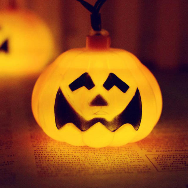 OOVOV 1.5M Battery Operated Pumpkin String Lights with 10pc LED Lantern Lighting for Halloween Home Decor