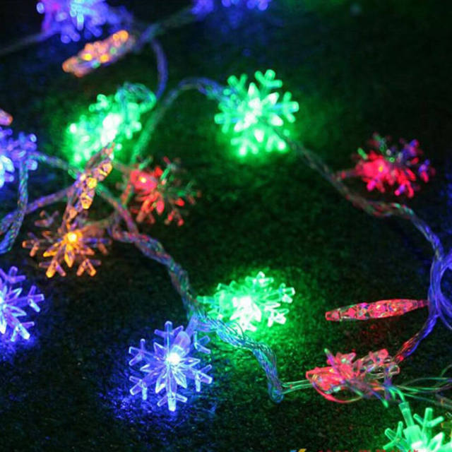 OOVOV Snowflake String Lights 3 Meter 20LED String Lights Christmas Snowflake Lights Snowflakes Plastic Fairy Lights Decorations