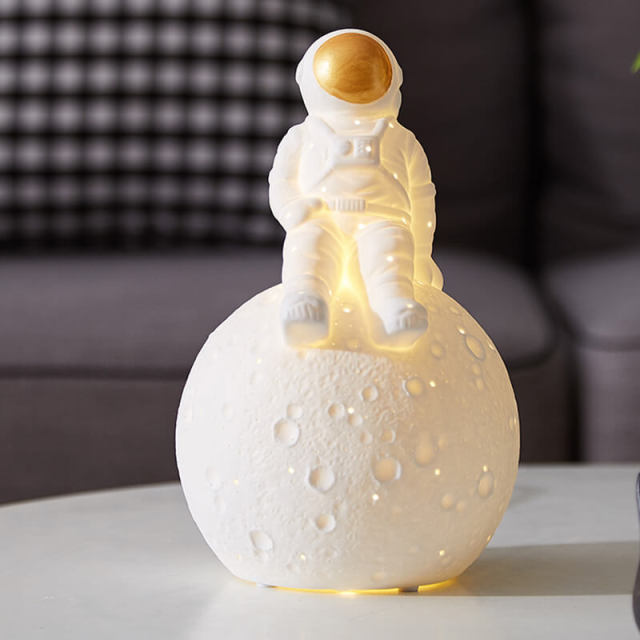 Ceramic Astronaut Lamp, Creative Bedroom Living Room Decoration Night Light, Astronaut Mini Table Lamp For Boys Room