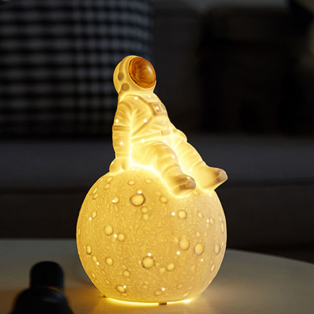 Ceramic Astronaut Lamp, Creative Bedroom Living Room Decoration Night Light, Astronaut Mini Table Lamp For Boys Room