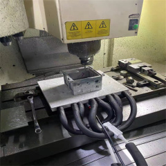 Frozen chuck for special-shaped non-magnetic material