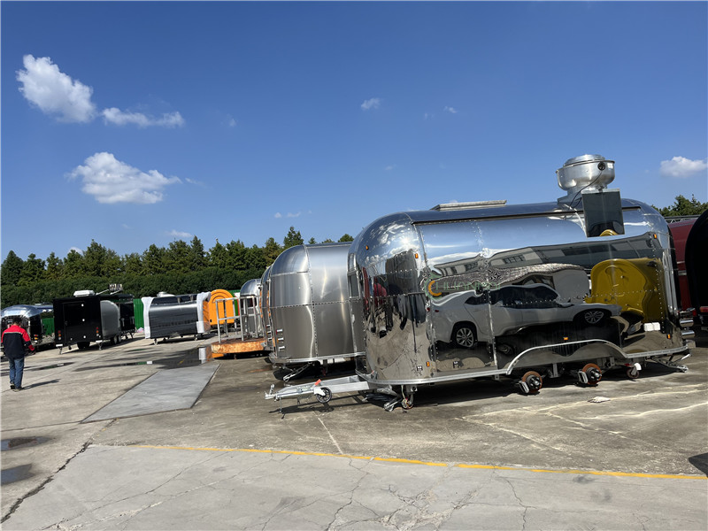 Food trucks/food trailers from different countries are ready to be shipped!