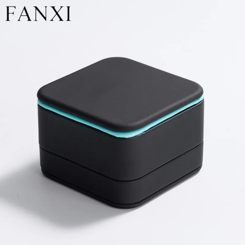 Custom logo/colour PU leather jewelry box with microfiber inside