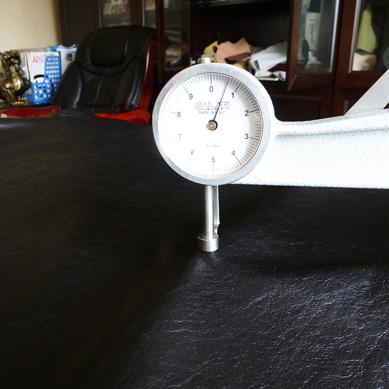 Full-grain Eco-friendly first layer Oil wax cow leather