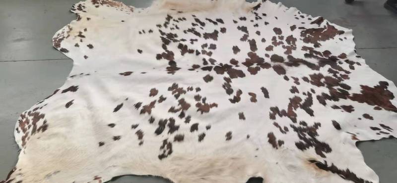 Wholesale Eco-friendly tricolor speckled cowhides