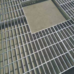 Steel grate for trees