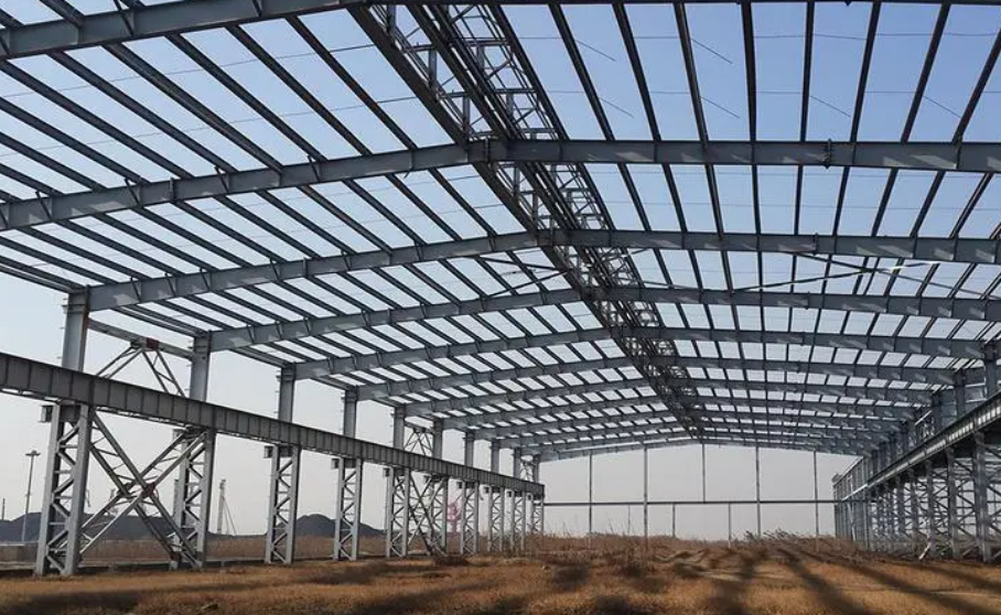 What aspects should be paid attention to when strengthening steel structures?
