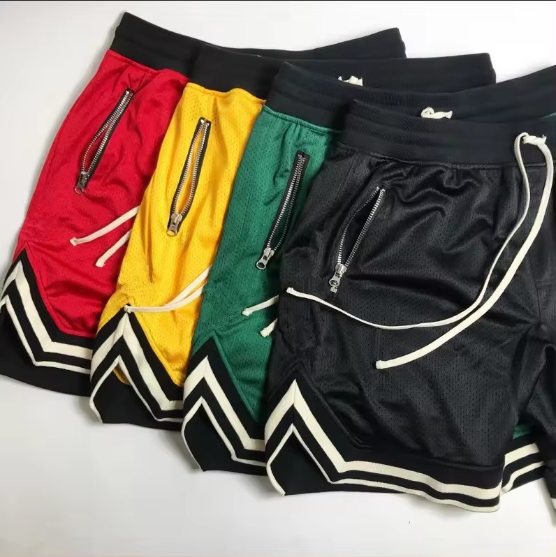 Customized comfortable Men's basketball shorts design men's baksetball team wear in Bizarre Sportswear.