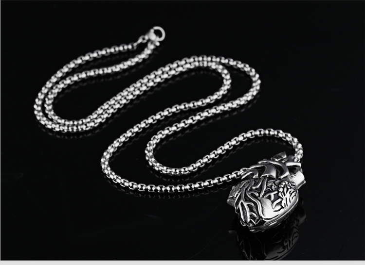 Features of stainless steel jewelry