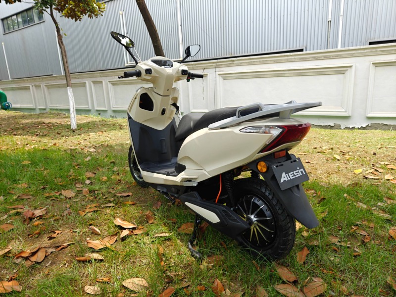 72V1200W Adult Electric City Bike Two Wheel Electric Scooter