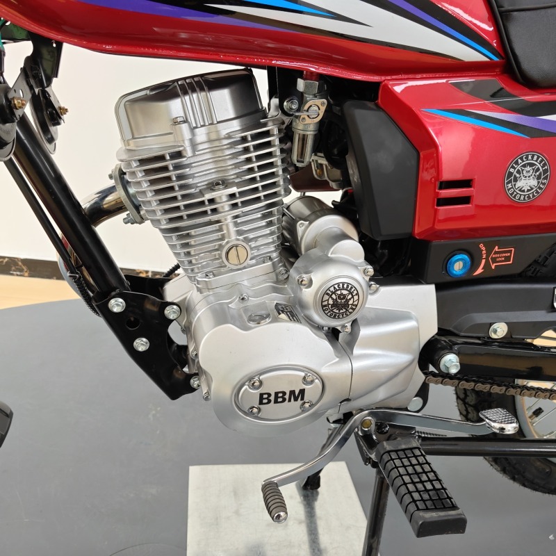 Hot-Selling 150cc Gasoline-Powered Two-Wheeled Adult Motorcycle, Suitable for Urban Commuting.