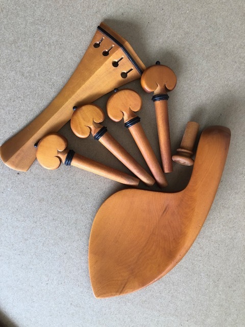 1 set of 4/4 size  violin fittings box wood made hand carved completely including chin rest , tailpiece , 4 pegs and endpin