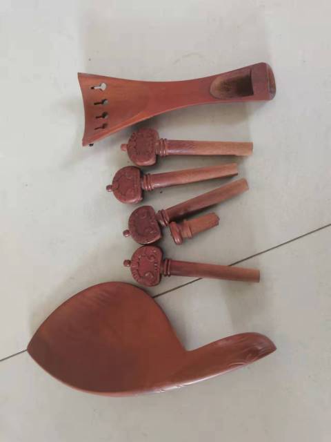 1 set of 4/4 size  violin fittings jujube wood made hand carved completely including chin rest , tailpiece , 4 pegs and endpin