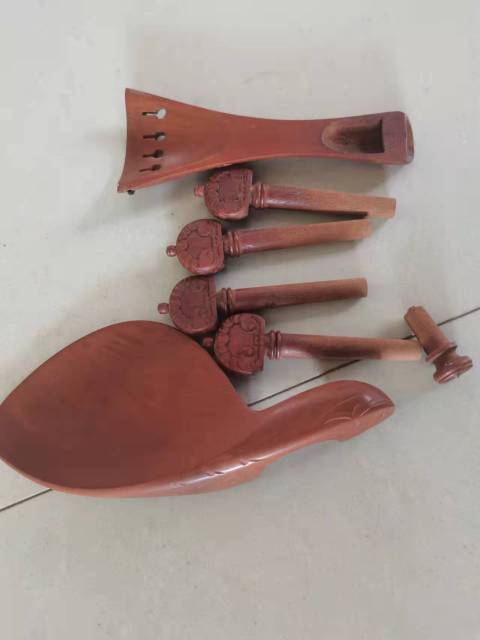 1 set of 4/4 size  violin fittings jujube wood made hand carved completely including chin rest , tailpiece , 4 pegs and endpin