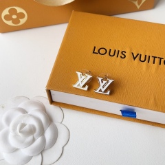 High Quality Fashion Earring 011020