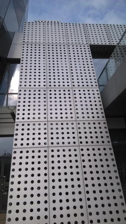 Aluminum curtain wall
