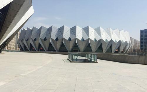 Aluminum curtain wall