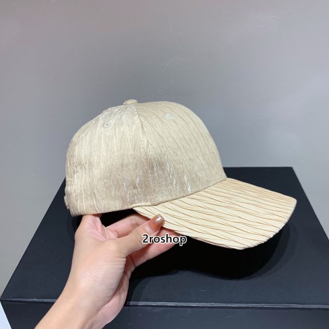 MIUMIU 모자