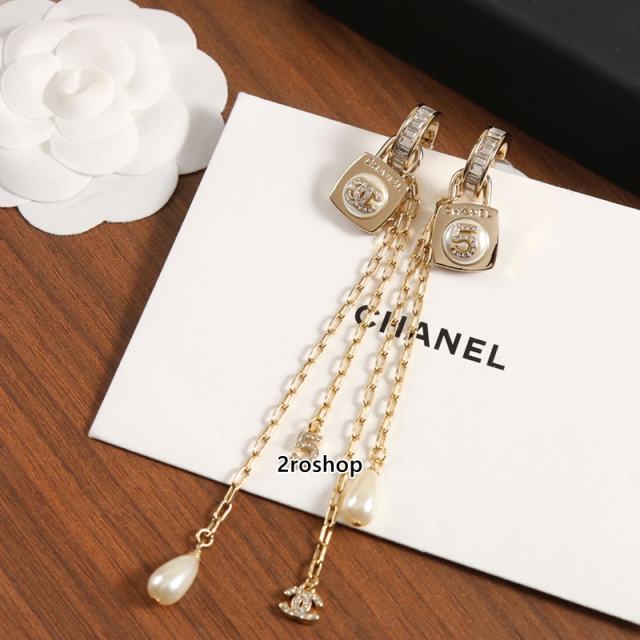 CHANEL 피어싱