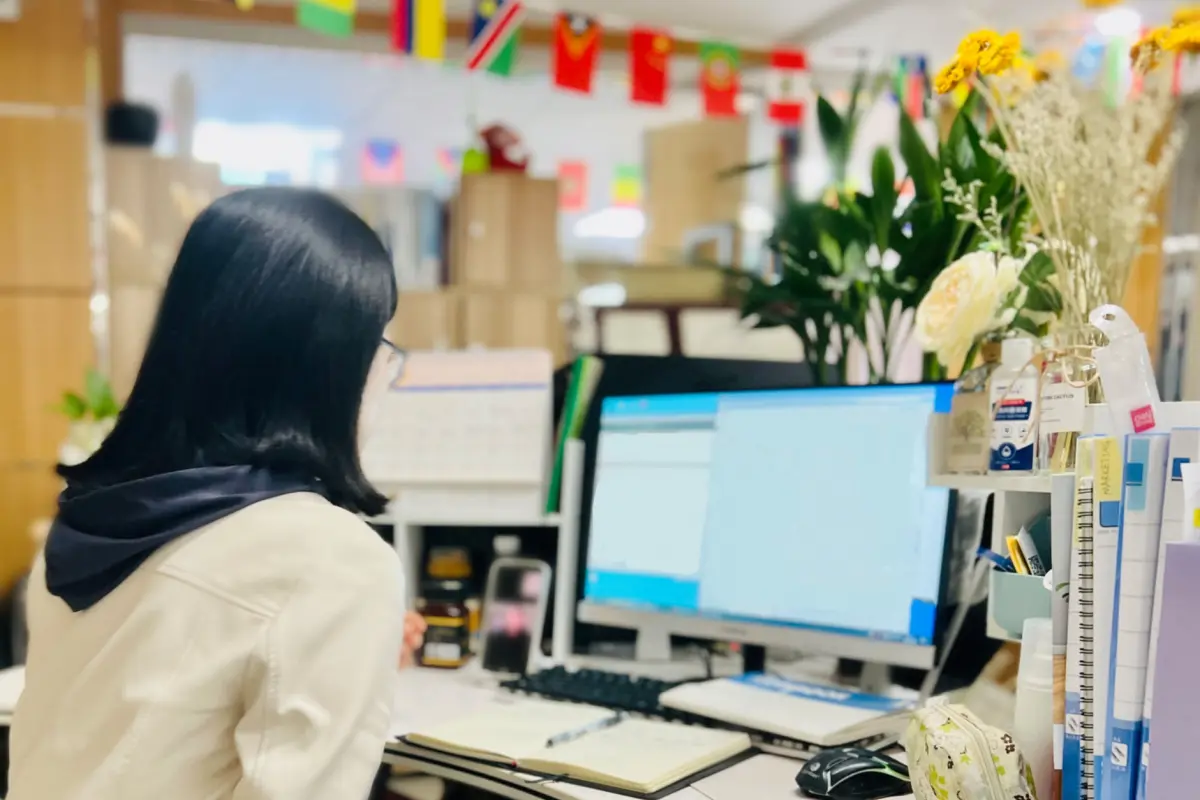 Professional sales of HAODIBAN brand are having video conference with customers