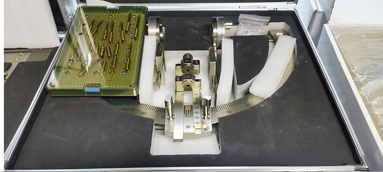 Stereotaktisches System für die Neurochirurgie – Stereotaktischer Rahmen für CT und MRT