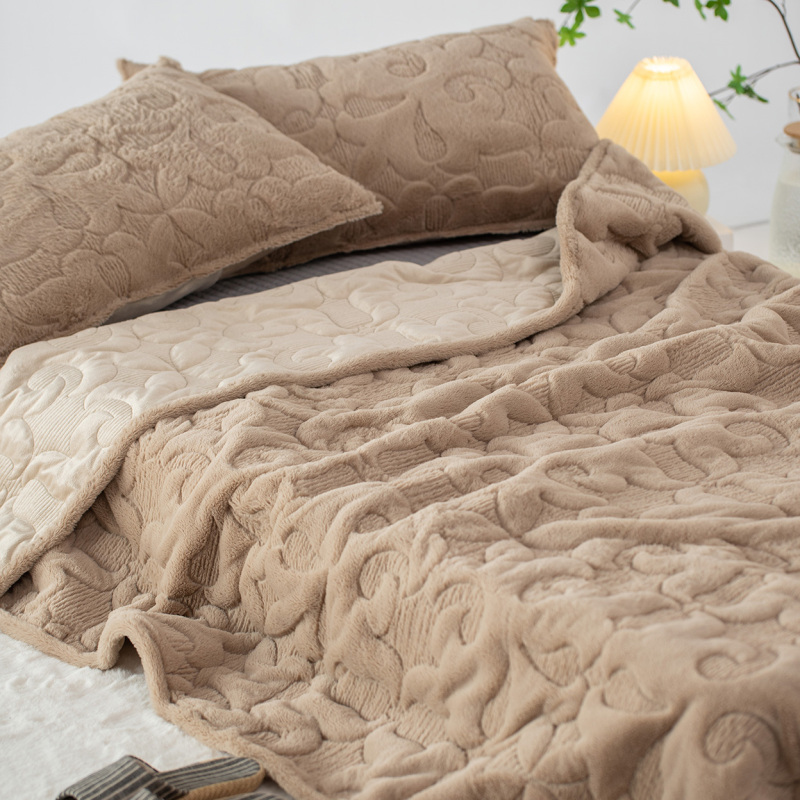 Delight Home ultra-soft plush quilt set