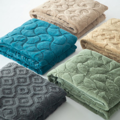 Delight Home ultra-soft plush quilt set