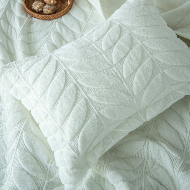 Delight Home plush quilt set