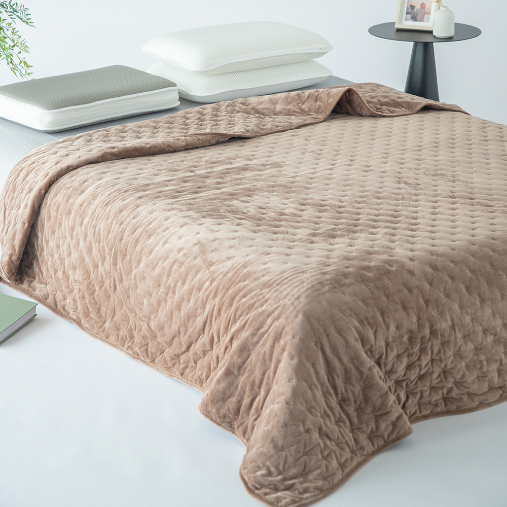 Delight Home ultrasonic embossed velvet quilt