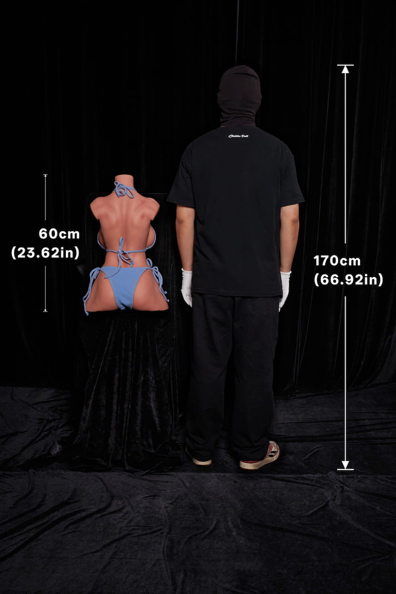 ULW 663# Emma: This direct rear-view comparison image displays the scale between a 170cm tall man and the 60cm torso doll wearing a light blue string bikini against a black backdrop, perfectly presenting her toned back muscles and rounded hip contours.