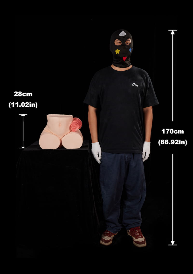 PA-Ray: This size comparison shot intuitively demonstrates the product's actual volume and proportions relative to a person by placing it upright next to a model with marked height measurements of 28cm and 170cm.