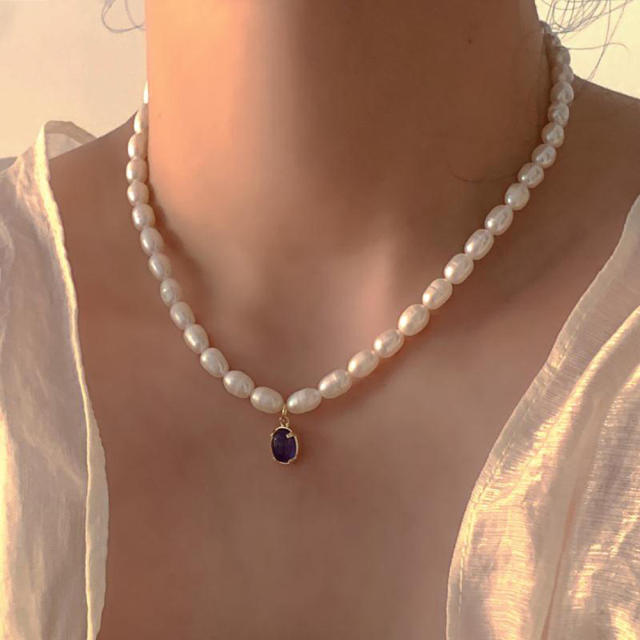 Vintage baroque pearl choker necklace