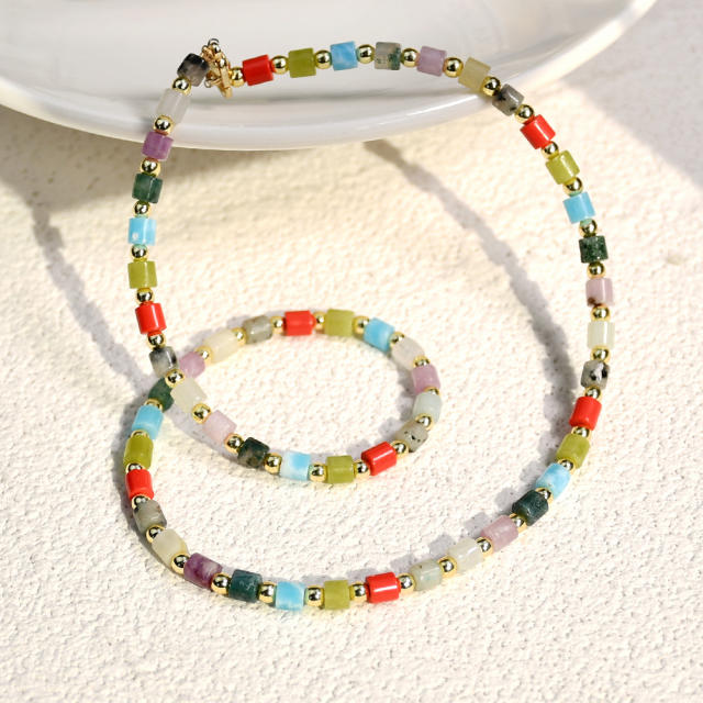 Holiday color agate beaded choker necklace