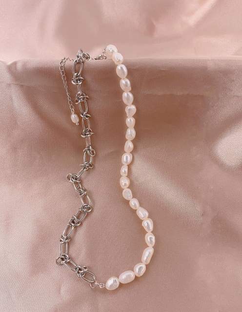 Vintage waterpearl beaded choker