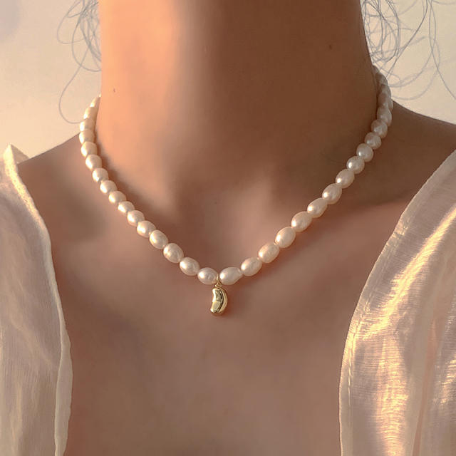 Vintage baroque pearl choker necklace