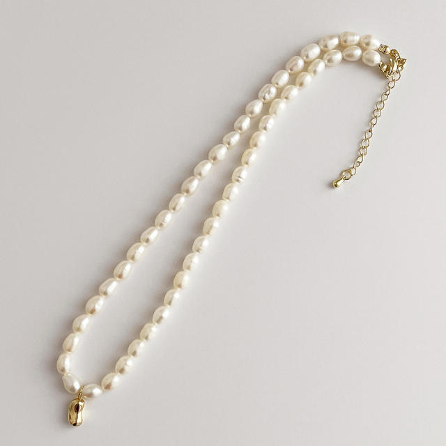 Vintage baroque pearl choker necklace