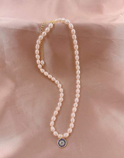 Vintage waterpearl beaded choker