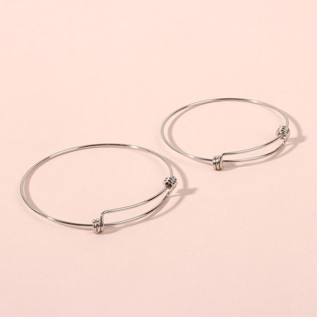 Expandable alloy bangle