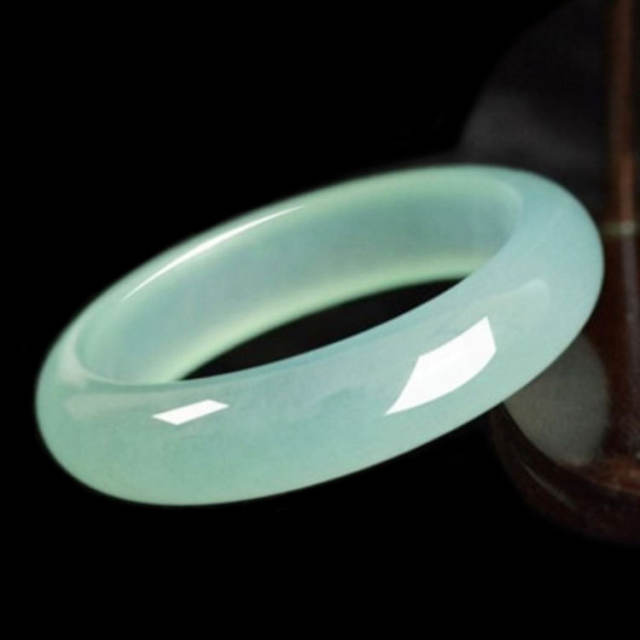 Natural green jade bangle