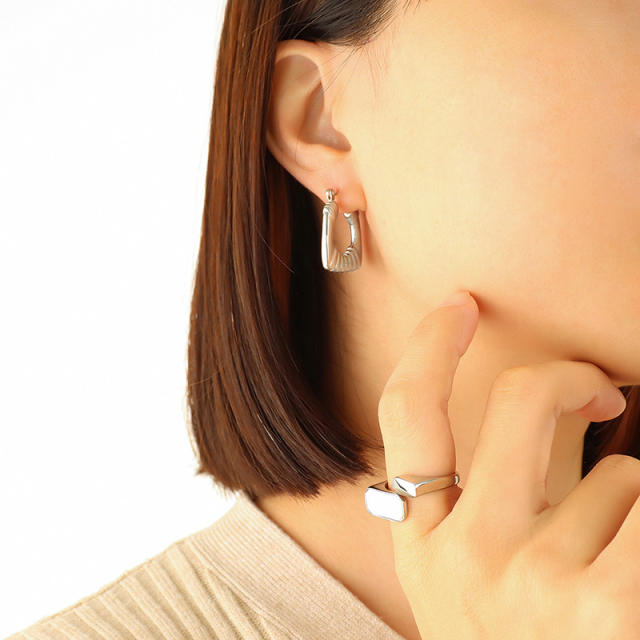 U-shaped huggie earrings