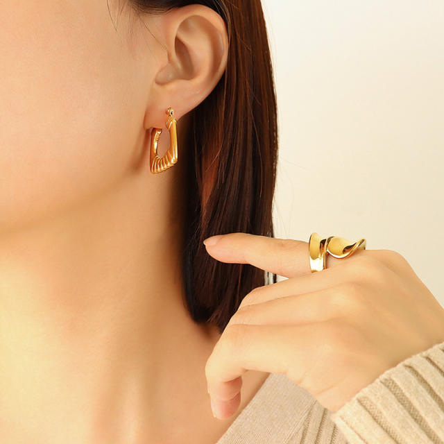 U-shaped huggie earrings