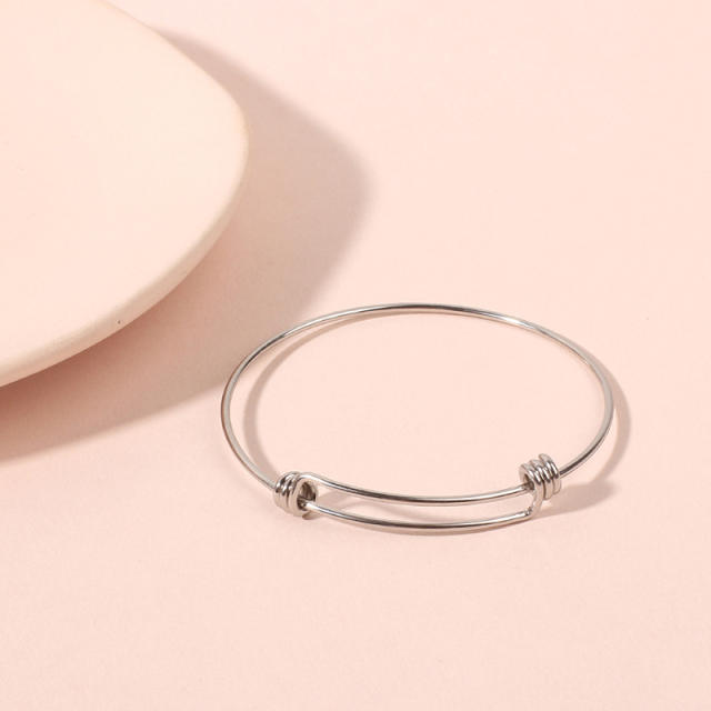 Expandable alloy bangle