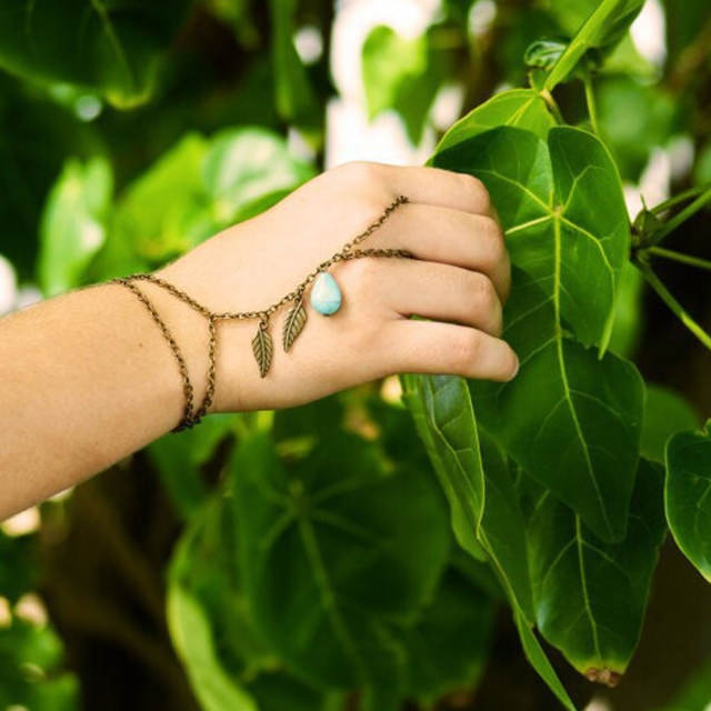 Finger ring bracelet