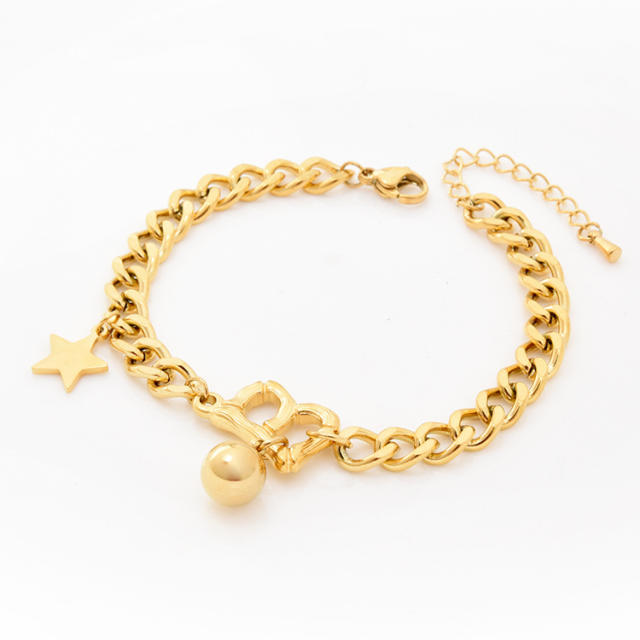 Chain bracelet with B letter