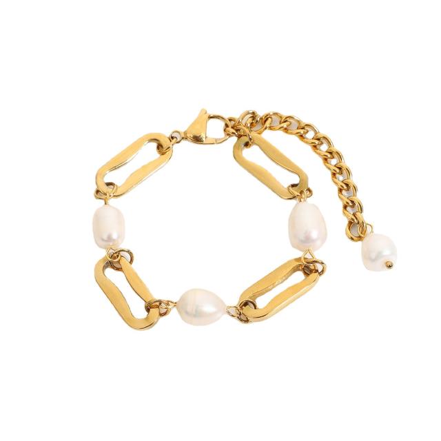 Pearl and link chain bracelet