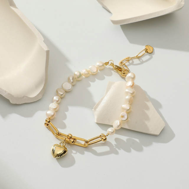 Pearl chain bracelet with heart charm