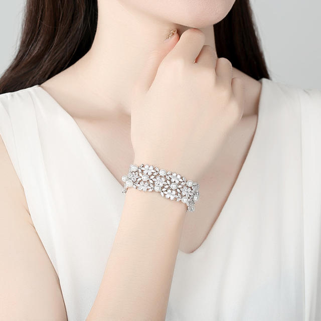 AAA+ Cubic Zirconia?pearl bracelet